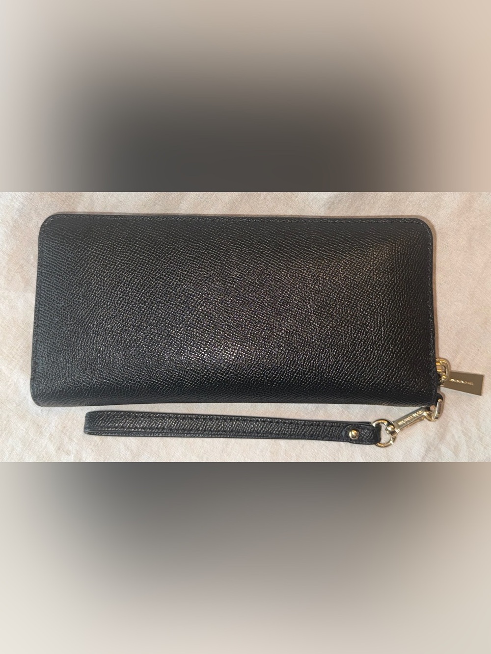 Michael Kors Black Saffiano Leather Zip Around Wristlet Wallet - Picture 2 of 14
